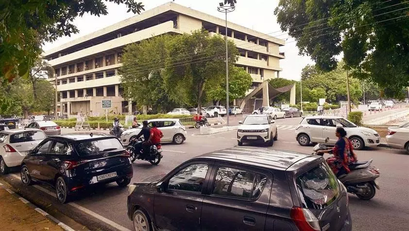 Panjab विश्वविद्यालय अव्यवस्थित पार्किंग से अटा पड़ा