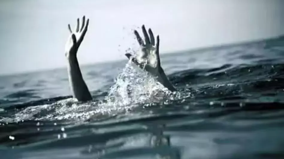 Assam:  सेल्फी लेते समय 11वीं का छात्र सिमेन नदी में डूबा