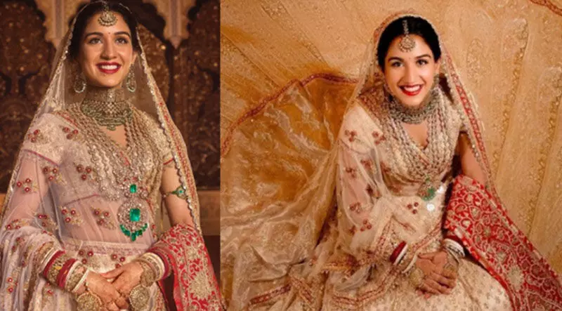 Radhika Merchant ने अपनी शादी में पहनी आइवरी जरदोजी कट-वर्क से बना घाघरा