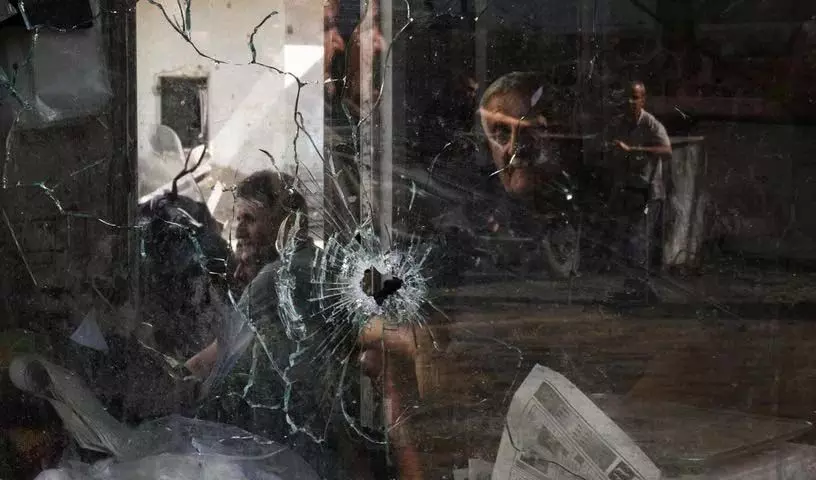 Hyderabad: अपार्टमेंट की खिड़की के शीशे में गोली लगी