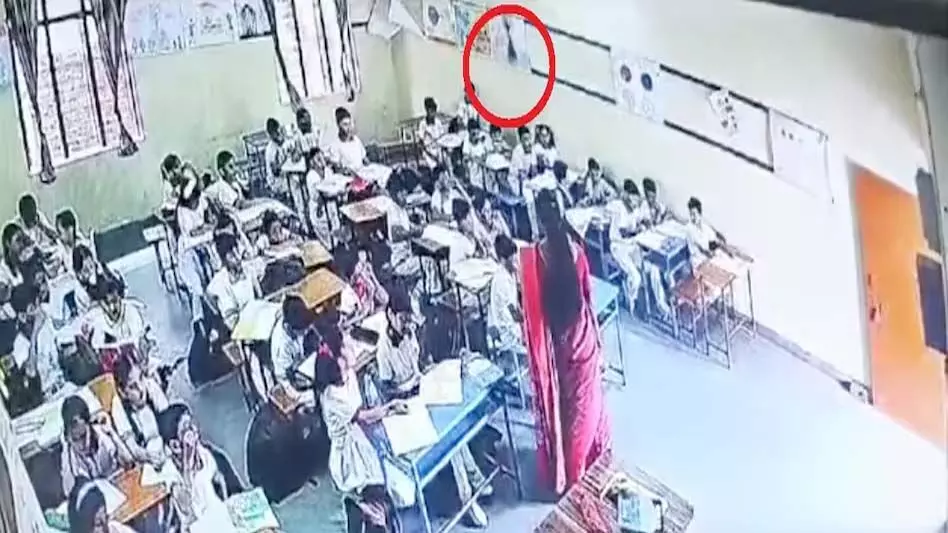 Sehore: क्लास के दौरान अचानक गिरा चलता फैन, एक छात्रा घायल