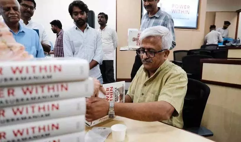 Dr. Ramaswami Balasubramaniam ने हैदराबाद में पुस्तक का विमोचन किया