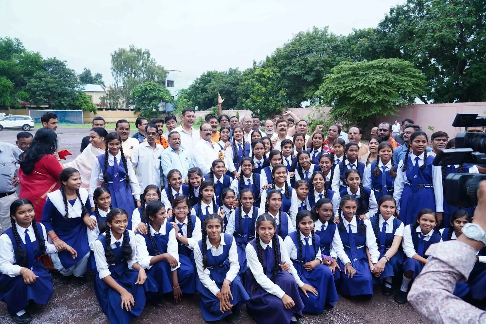 MP Brijmohan Agrawal: जे.आर. दानी स्कूल को सांसद बृजमोहन अग्रवाल ने दी सौगात, की ये घोषणा