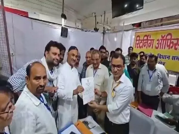 Uttarakhand: उपचुनाव में मंगलौर सीट जीतने पर काजी निजामुद्दीन को मिला जीत का प्रमाण पत्र