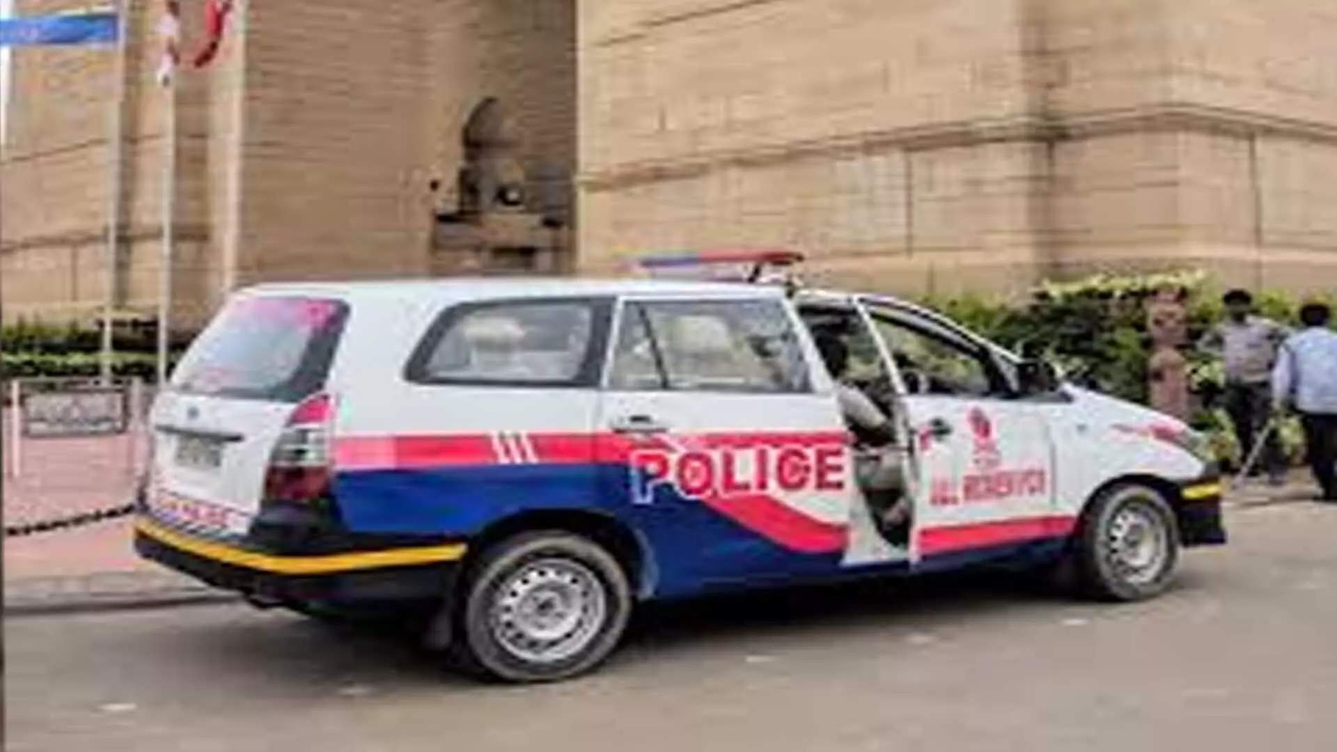 Delhi पुलिस ने नहर में क्षतिग्रस्त कार से मानव कंकाल बरामद किया