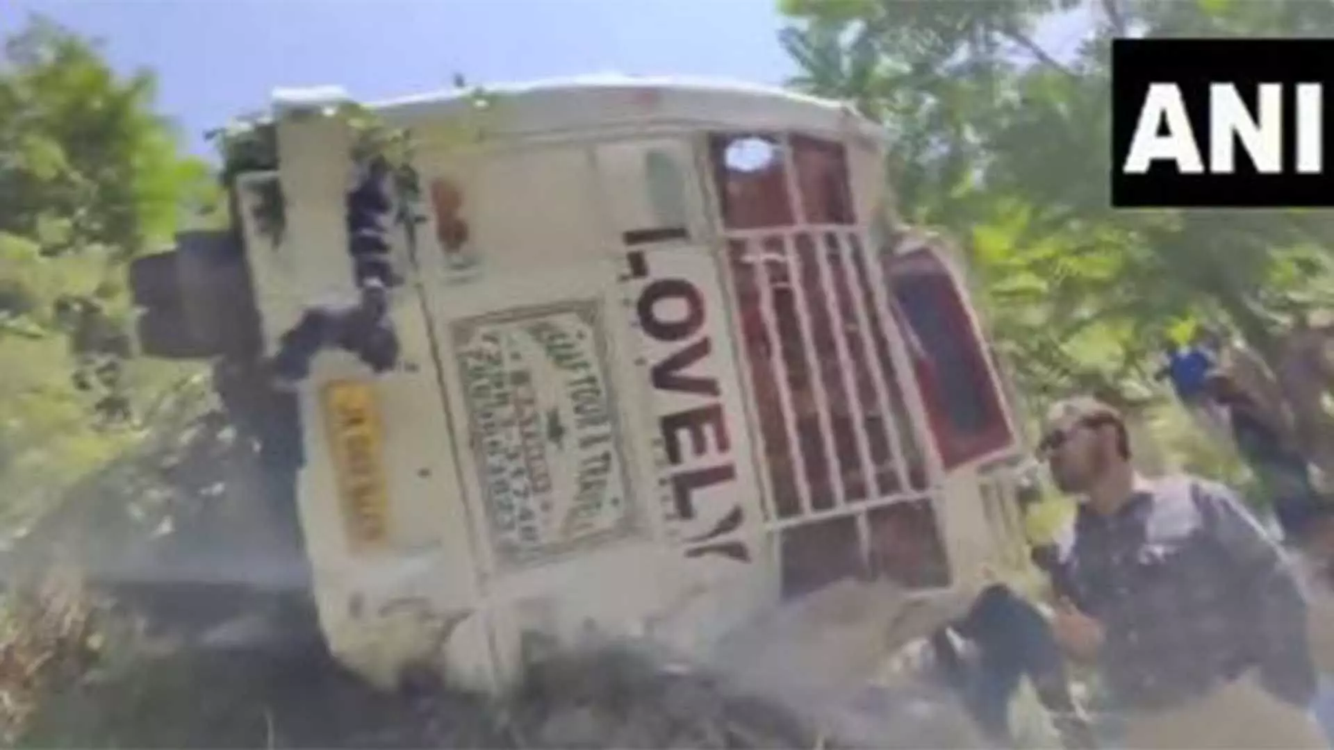 Jammu: डोडा में बस खाई में गिरने से दो लोगों की मौत, चार गंभीर रूप से घायल