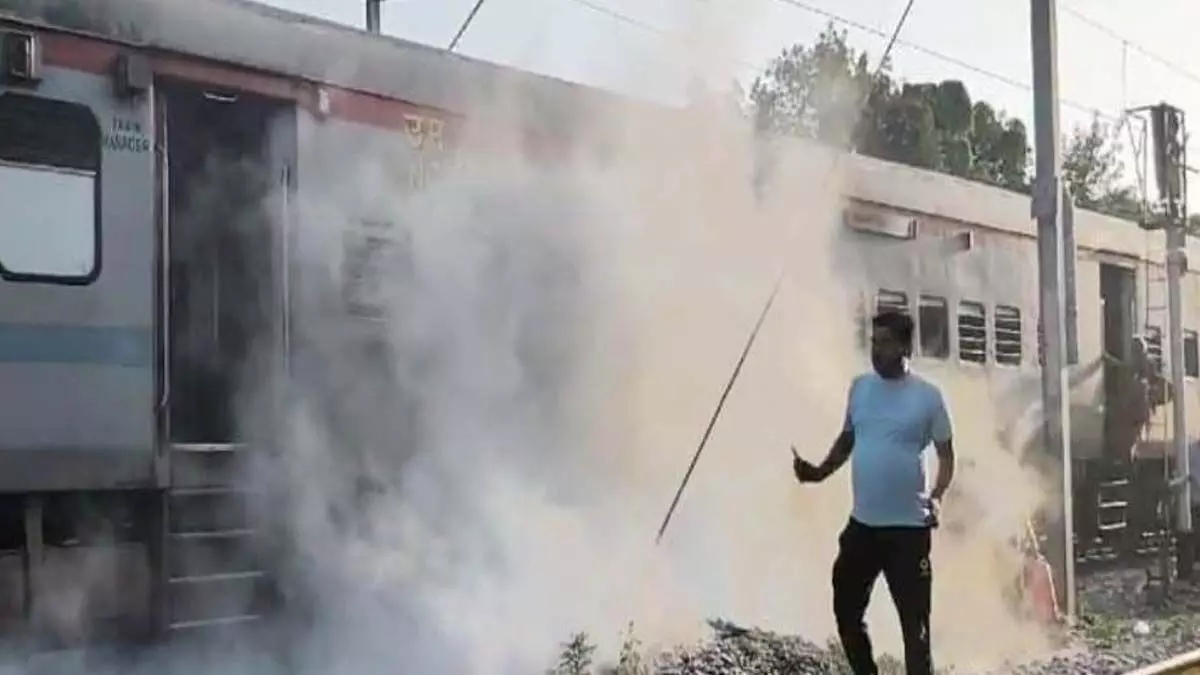 Amritsar: हावड़ा एक्सप्रेस में अचानक लगी भीषण आग