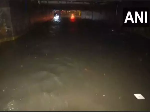 Mumbai में भारी बारिश के कारण जलभराव और ट्रैफिक जाम की स्थिति बनी