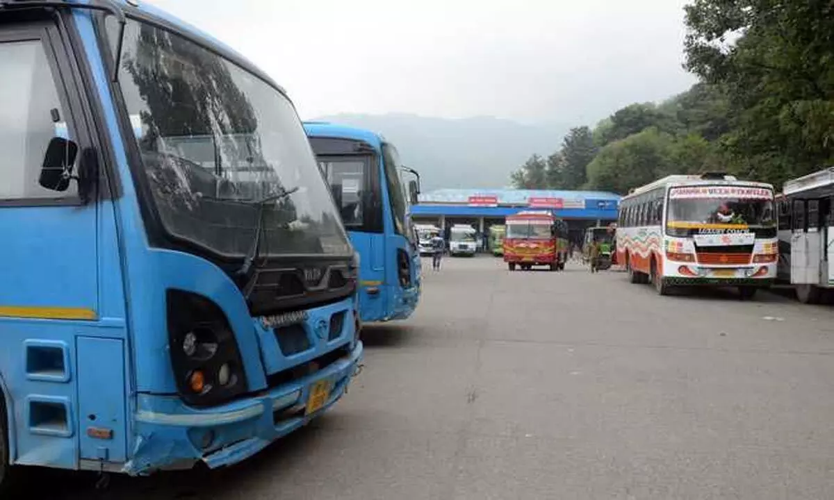 HARYANA NEWS: हरियाणा रोडवेज कर्मचारियों ने निजी बसों को परमिट देने का विरोध किया