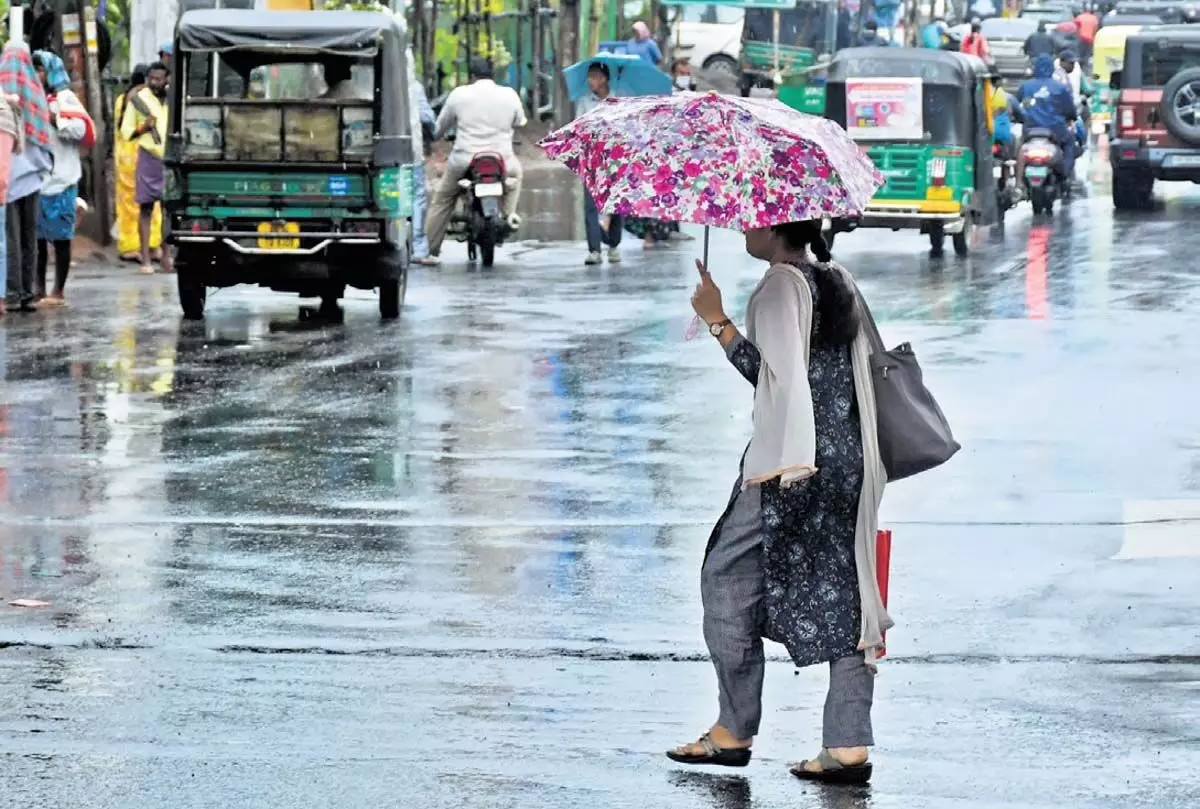 Andhra : आईएमडी ने आज राज्य के कुछ हिस्सों में भारी बारिश का अनुमान लगाया