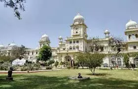 Lucknow University : एलयू में एलएलबी प्रवेश परीक्षा में अधूरे सवाल पूछे