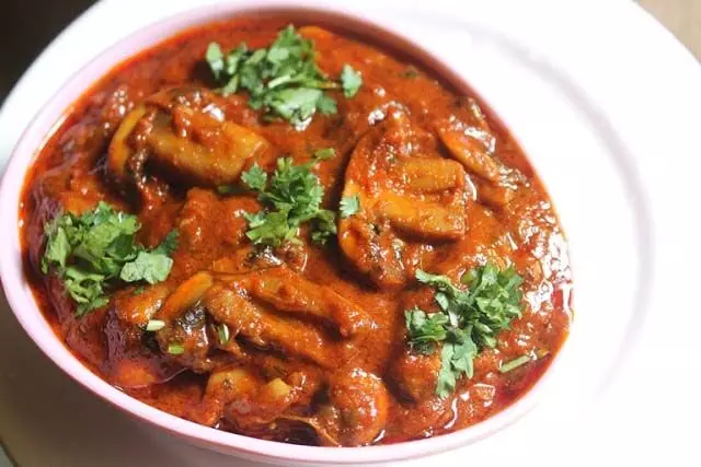 Mushroom Curry: घर पर बनाये रेस्टोरेंट स्टाइल मशरूम करी