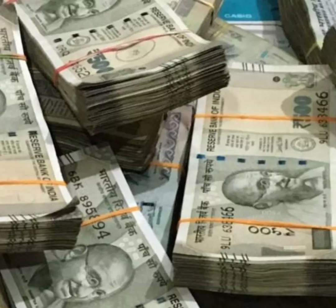 Chhattisgarh: 35 लाख लेकर सेल्स ऑफिसर फरार
