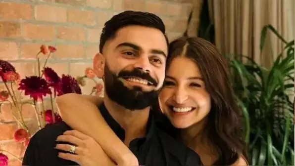 Virat Anushka ने अनंत राधिका की शादी पहुंचे लंदन  कीर्तन में शामिल