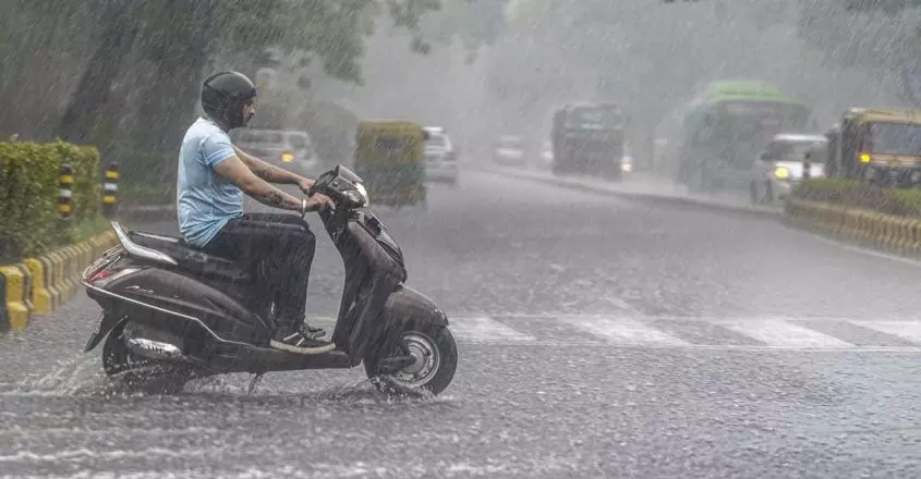 KERALA  के चार जिलों में तीन घंटे की मध्यम बारिश की चेतावनी जारी