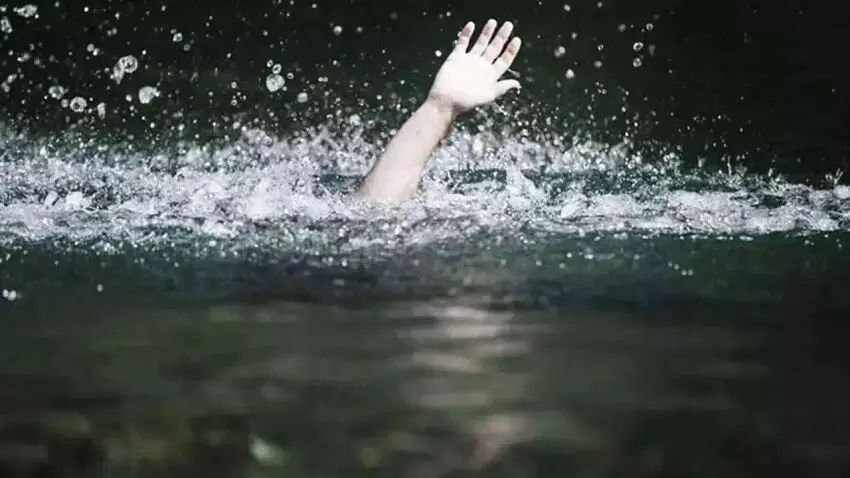 Assam : सेल्फी लेते समय छात्र सिमेन नदी में गिरा