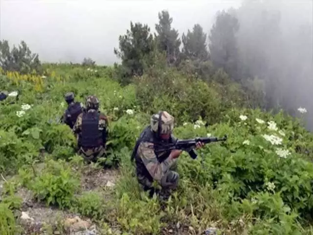 Kashmir: घुसपैठ की कोशिश नाकाम, सेना ने 3 आतंकवादियों को मार गिराया