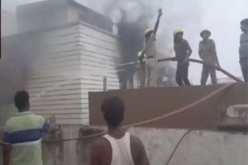 Patna के एक अपार्टमेंट में लगी भीषण आग
