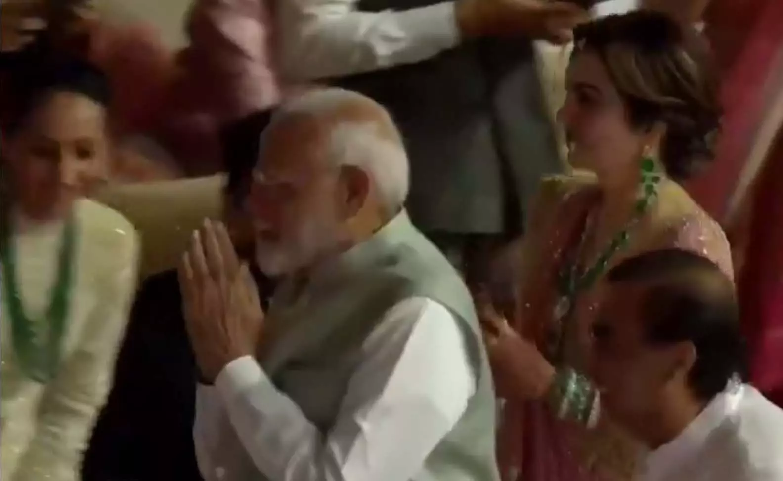 BIG BREAKING: PM मोदी अनंत-राधिका की शुभ आशीर्वाद समारोह में हुए शामिल