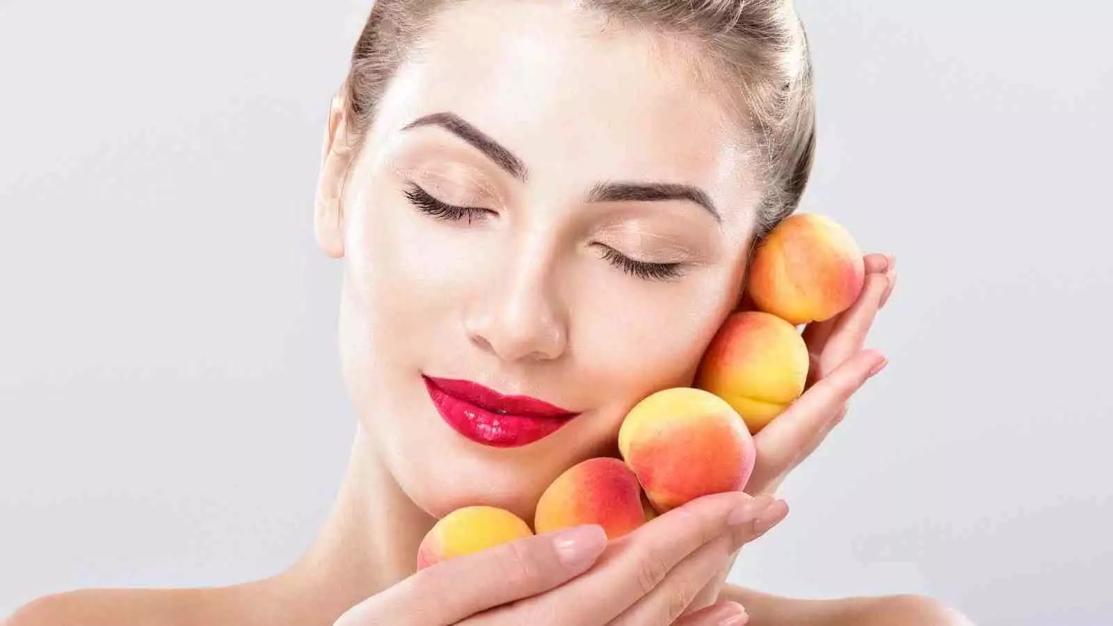Beauty Care: दमकती और ताज़गी भरी त्वचा पाने के लिए इस फल का ऐसे करे उपयोग