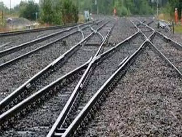 Bihar: चोरी के शक में 12 वर्षीय बच्चे को  रेलवे ट्रैक पर बांध कर पिटा