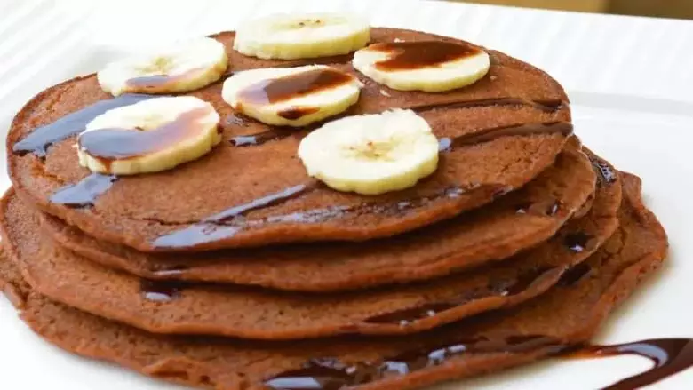 Cholcolate Pancake: हेल्दी के साथ कुछ टेस्टी चाहिए तो ट्राई करें चॉकलेट पैनकेक