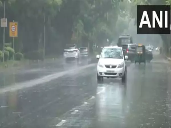 Delhi के कई इलाकों में भारी बारिश, कई इलाकों में जलभराव की खबर