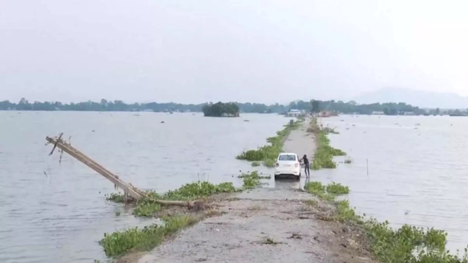 Assam: बाढ़ से जुड़ी घटनाओं में दो और लोगों की मौत, मृतकों की संख्या 93 पहुंची