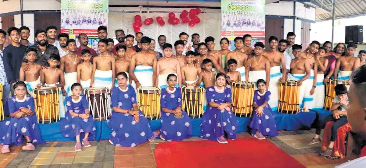 Kerala : स्कूली बच्चों की थायंबका मंडली ने रुचि जगाई