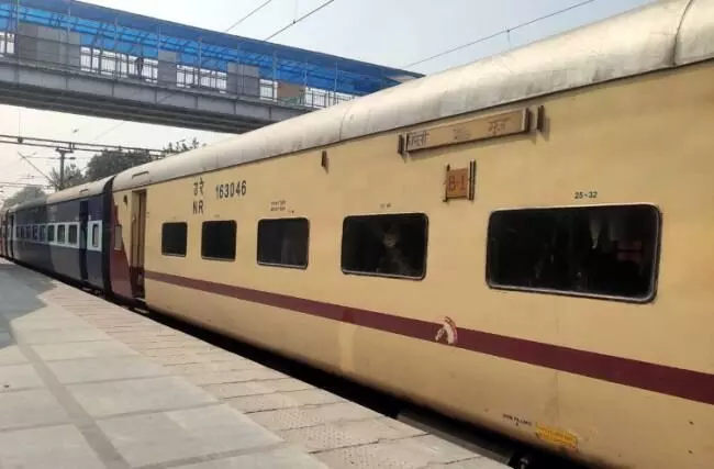 Rewari: यात्रियों की सुविधा के लिए बरेली-भुज एक्सप्रेस ट्रेन में बढ़ाए जाएंगे डिब्बे