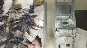 ATM मशीन लूटने गए थे चोर, आग लगने से जलकर खाक हुए नोट
