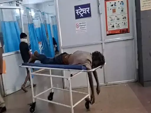 Chhattisgarh: बुखार से तड़पता रहा युवक नहीं मिला इलाज, हालत नाजुक