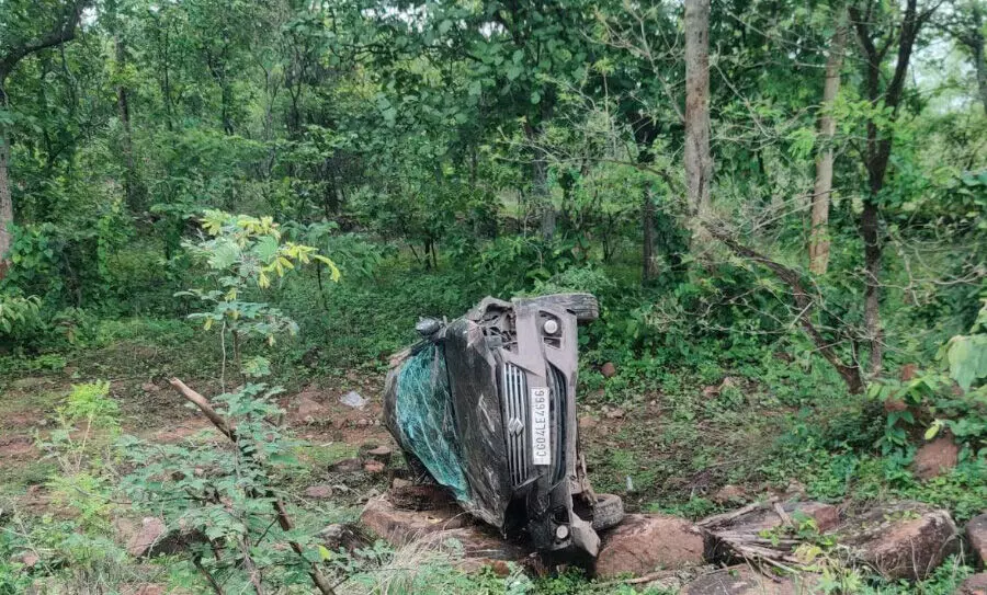 Big Accident Dhamtari: 2 बार पलटी तेज रफ्तार कार, 6 लोग घायल