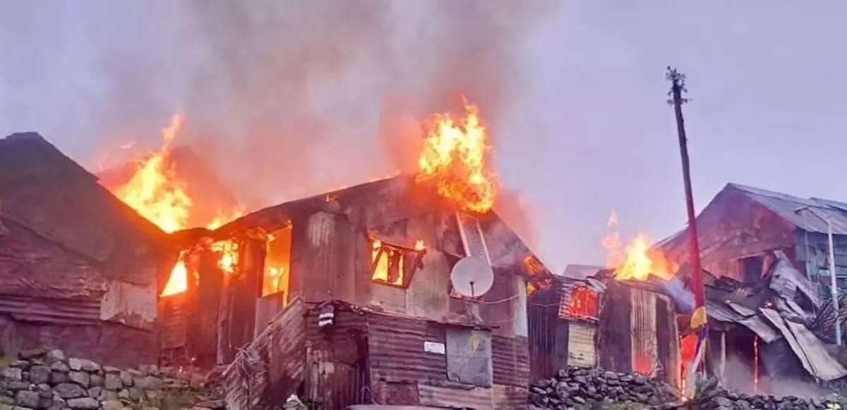 Sikkim :  त्रिशक्ति कोर की त्वरित प्रतिक्रिया ने याकला गांववासियों को विनाशकारी आग से बचाया