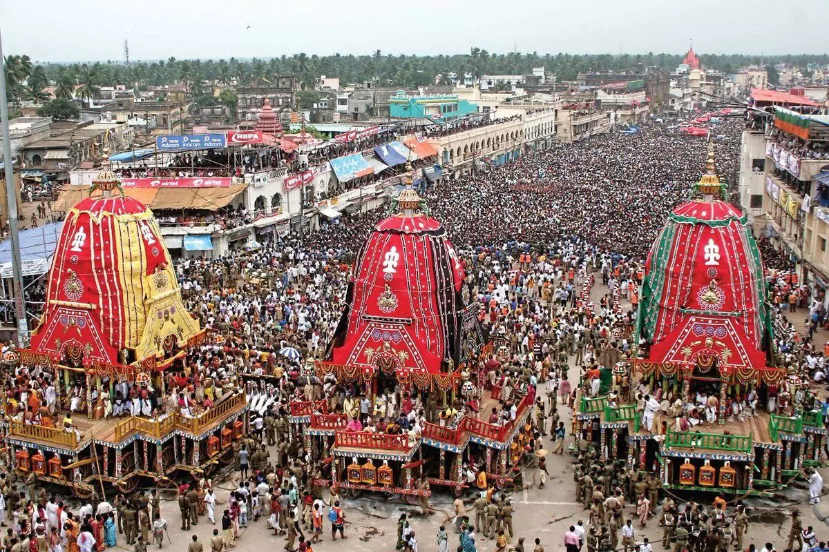 Odisha: अपने-अपने रथों पर सवार दिव्य त्रिमूर्ति, शीघ्र ही शुरू होगी बहुदा यात्रा