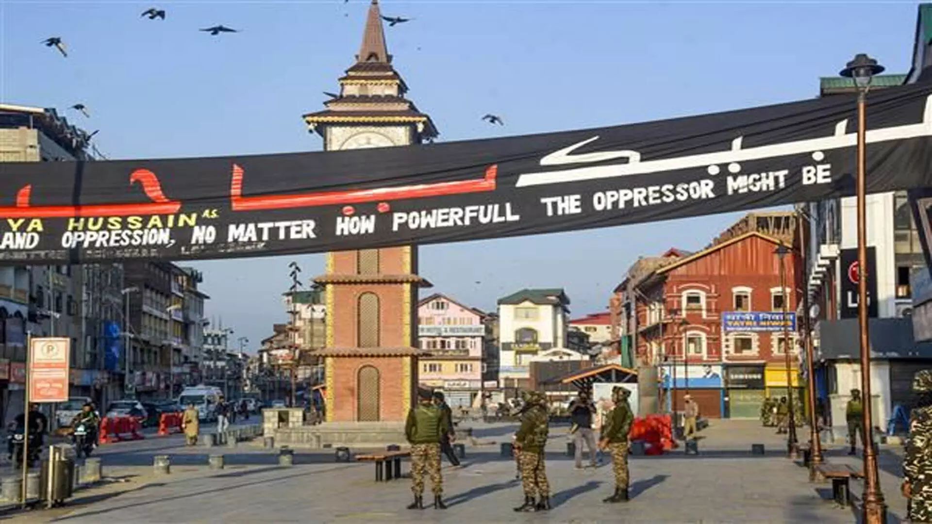 Srinagar में मुहर्रम जुलूस में हजारों लोगों ने हिस्सा लिया