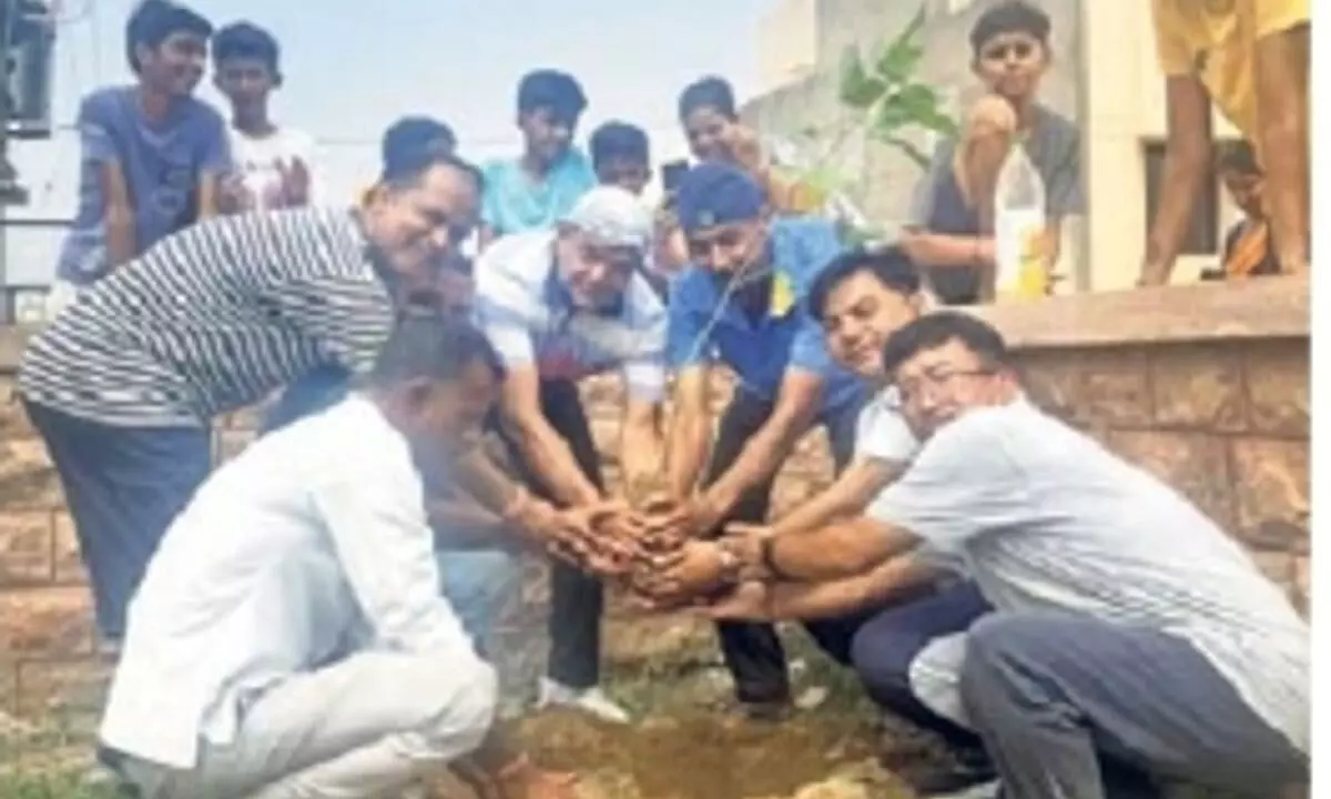 Jodhpur: आशापूर्णा अनमोल कॉलोनी ने पौधे लगाकर पर्यावरण पर संदेश दिया