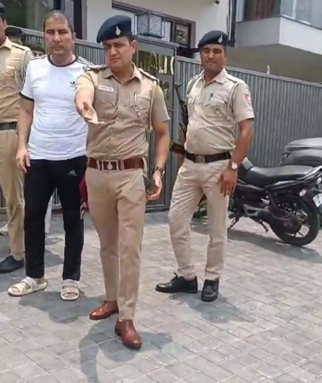 Chandigarh पुलिस ने बार एसोसिएशन प्रमुख के घर की तलाशी ली