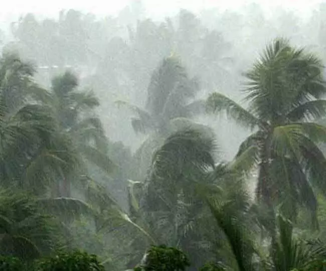 Kerala: 40 किलोमीटर प्रति घंटे की रफ्तार से हवा साथ तूफान की भविष्यवाणी