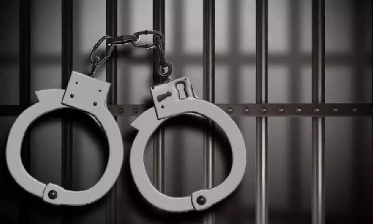 Hyderabad: अवैध प्रवेश और चोरी के आरोप में आठ लोगों को हिरासत में लिया