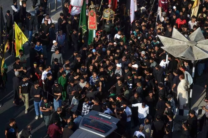Srinagar: 8वें मुहर्रम के जुलूस में हजारों लोग हुए शामिल