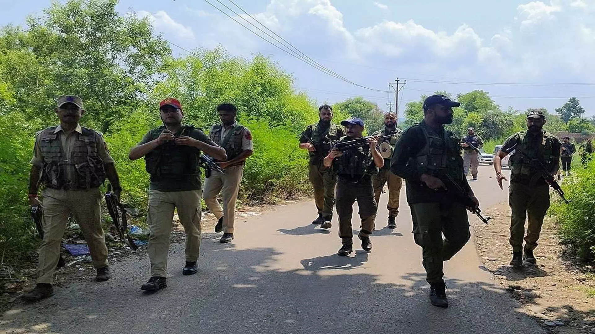 Jammu में सुरक्षा बलों की तलाशी में ग्रेनेड और गोला-बारूद बरामद