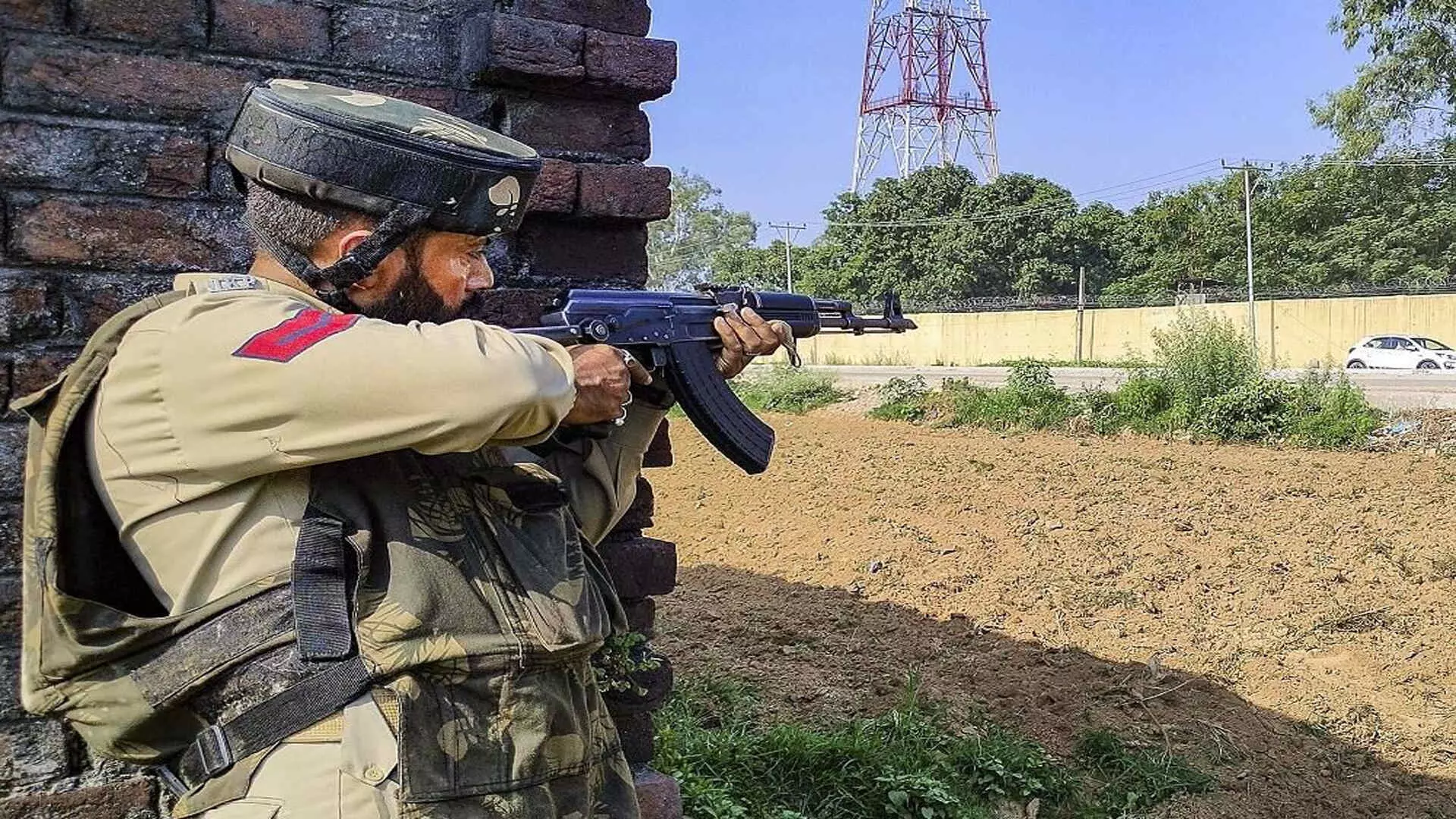 Jammu-Kashmir: सुरक्षा बलों और आतंकवादियों के बीच गोलीबारी