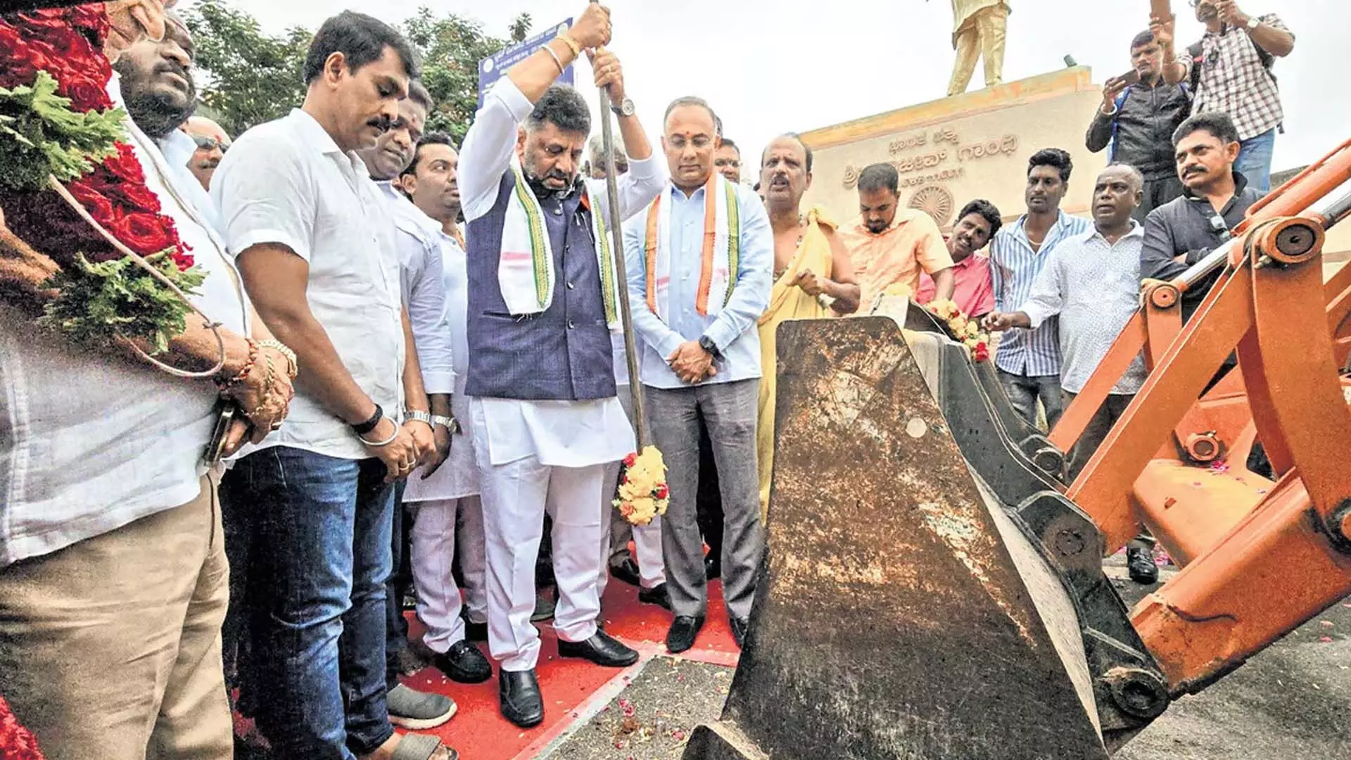 Karnataka: उपमुख्यमंत्री डीके शिवकुमार ने व्हाइट-टॉपिंग कार्य को हरी झंडी दिखाई