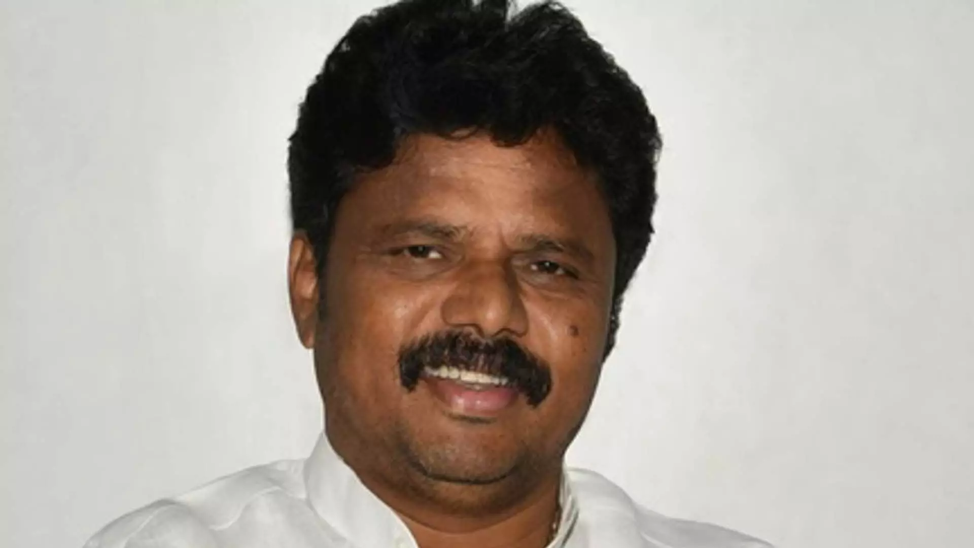 Karnataka: एसटी निगम प्रमुख बसनगौड़ा दद्दाल मानसून सत्र में भाग लेने पहुंचे
