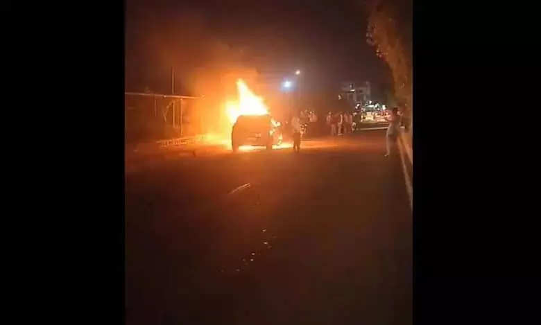 Telangana: हैदराबाद में चलती कार में लगी आग