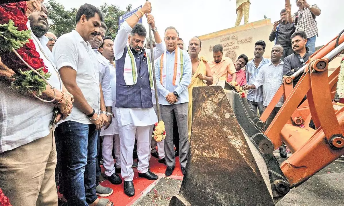 Karnataka: कर्नाटक के उपमुख्यमंत्री डीके शिवकुमार ने व्हाइट-टॉपिंग कार्य को हरी झंडी दिखाई