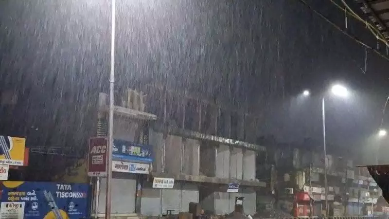 Gujarat : जूनागढ़ जिले में मूसलाधार बारिश हुई, चारों ओर जलभराव हो गया
