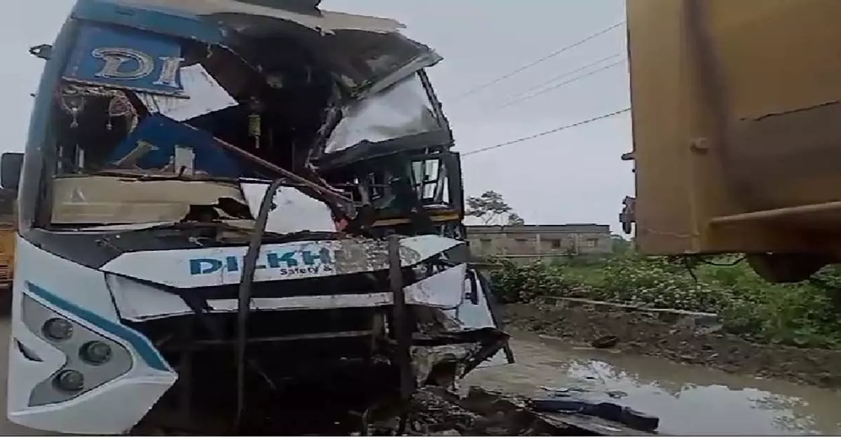 Odish : बोलनगीर में बस दुर्घटना में कम से कम 20 यात्री घायल हो गए