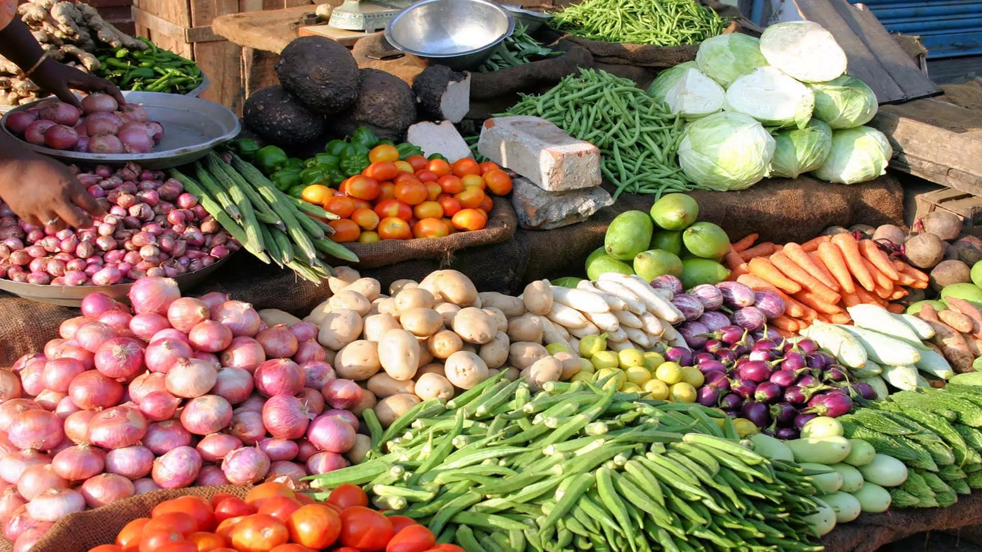 Kolkata News: टास्क फोर्स की कार्रवाई के बावजूद कोलकाता में सब्जियों की कीमतें आसमान छू रही